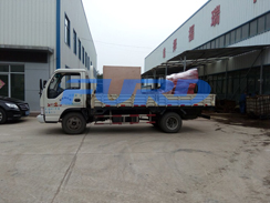 福瑞得機(jī)械瀝青灌縫機(jī)，手扶雙輪壓路機(jī)裝車成功及時(shí)發(fā)貨